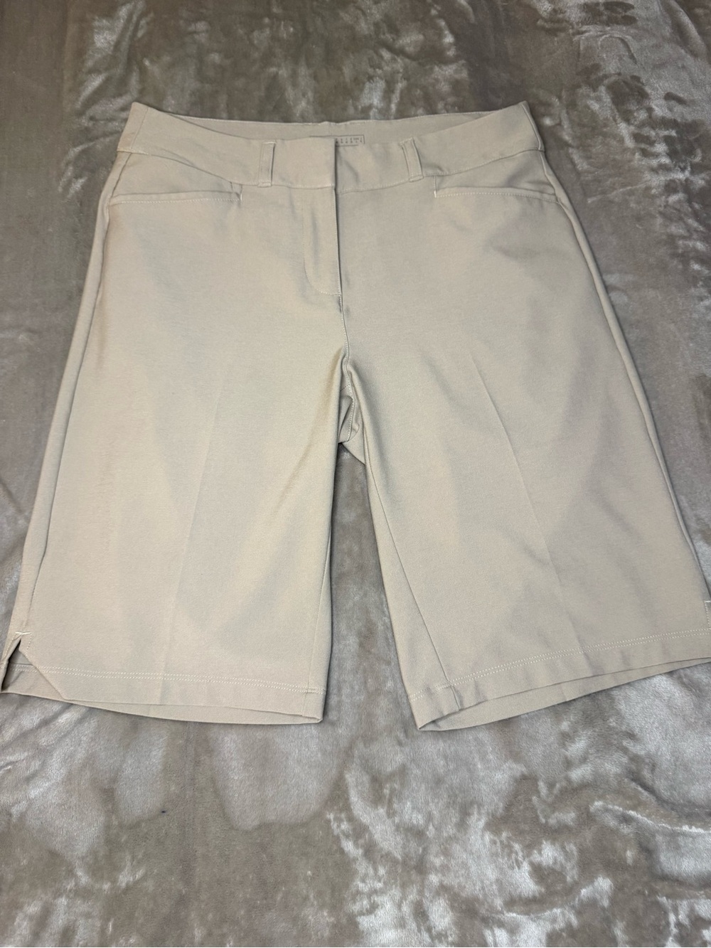 Adidas Women’s Beige Golf Shorts Size 4 Khaki Flat Front Performance